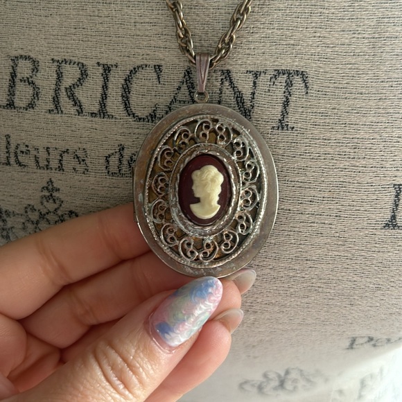 Vintage Silver Cameo Necklace - Picture 3 of 3